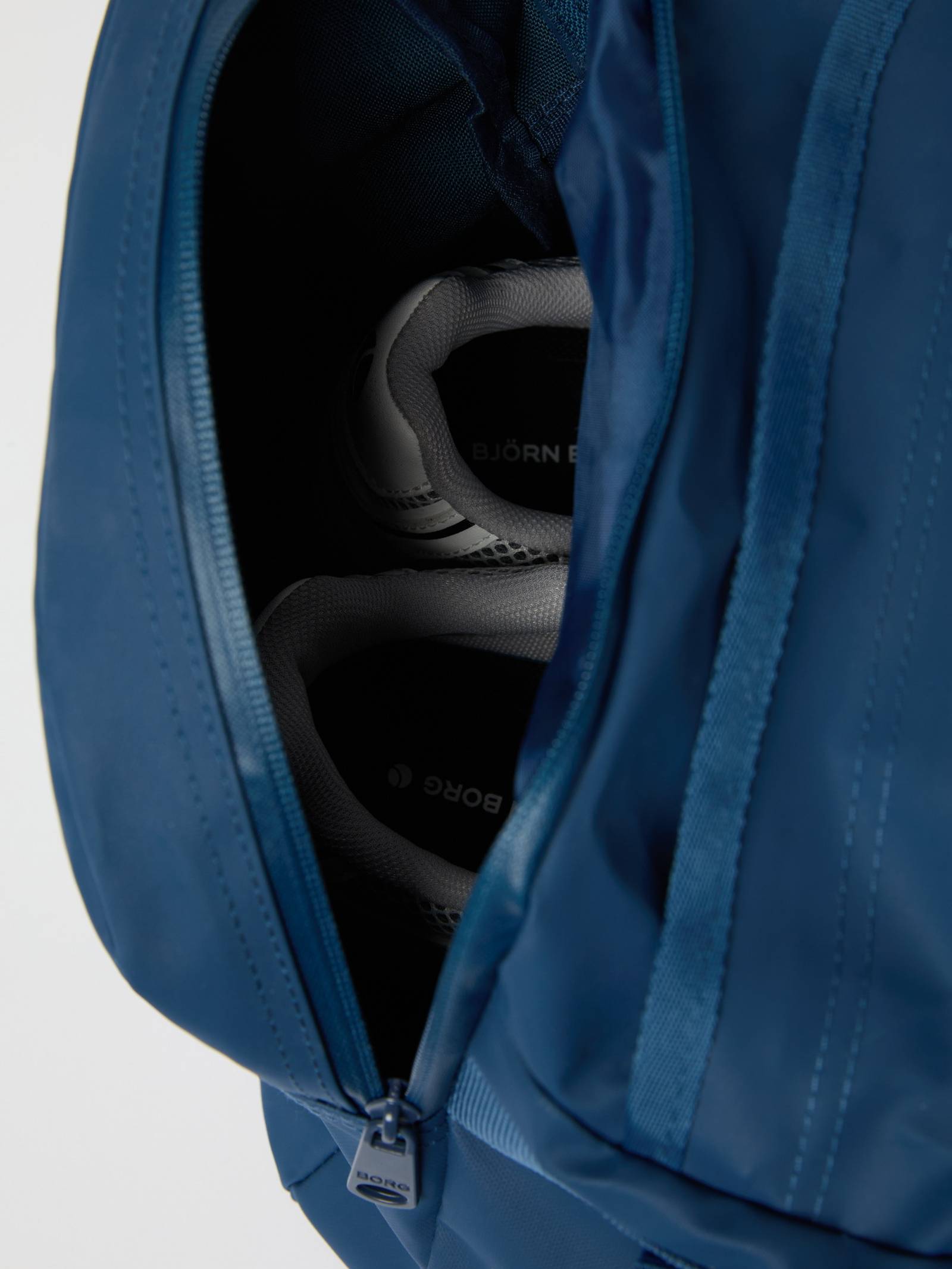 Borg Duffle Bag 35L image 6