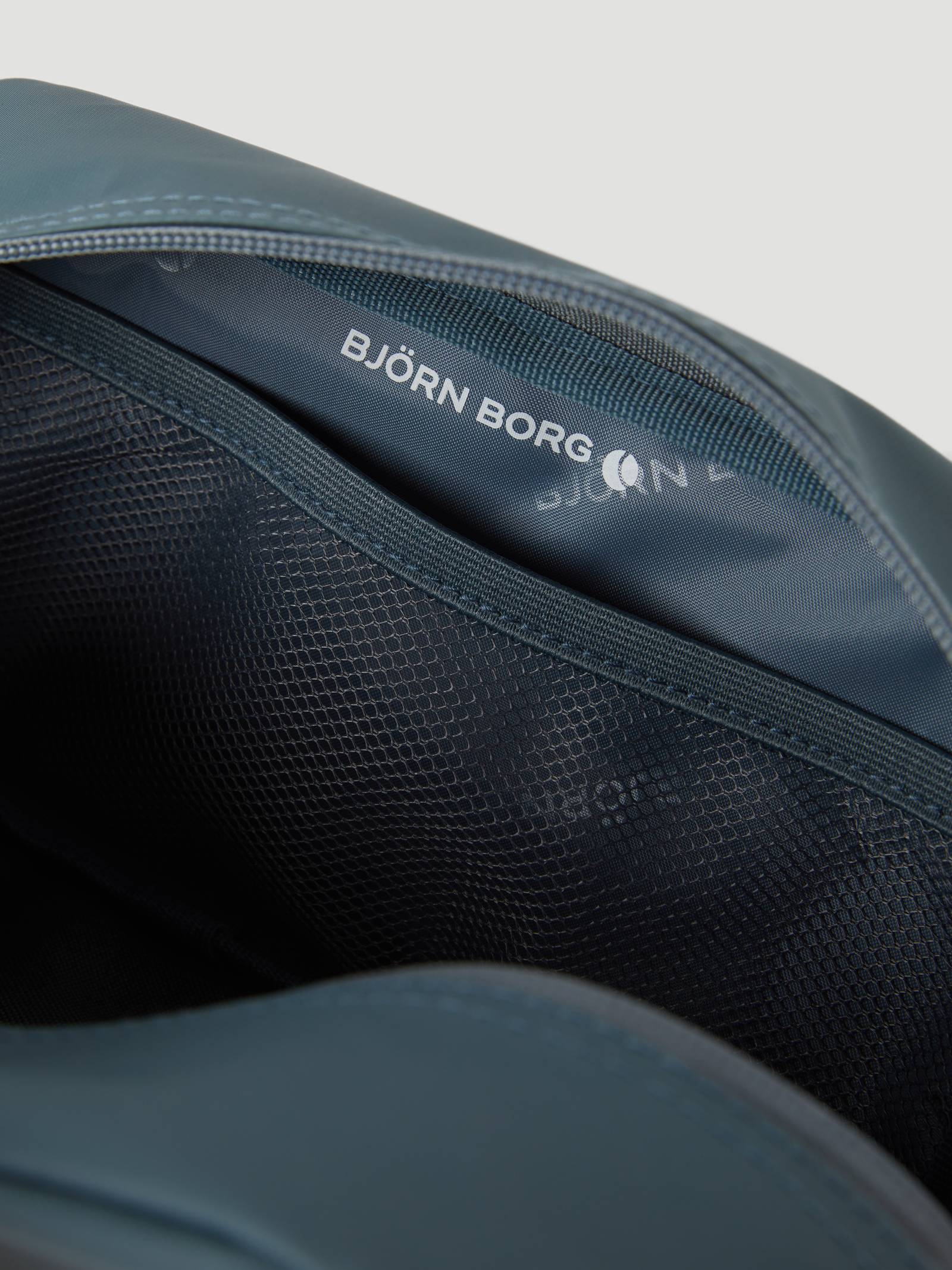 Borg Duffle Toilet Case image 4