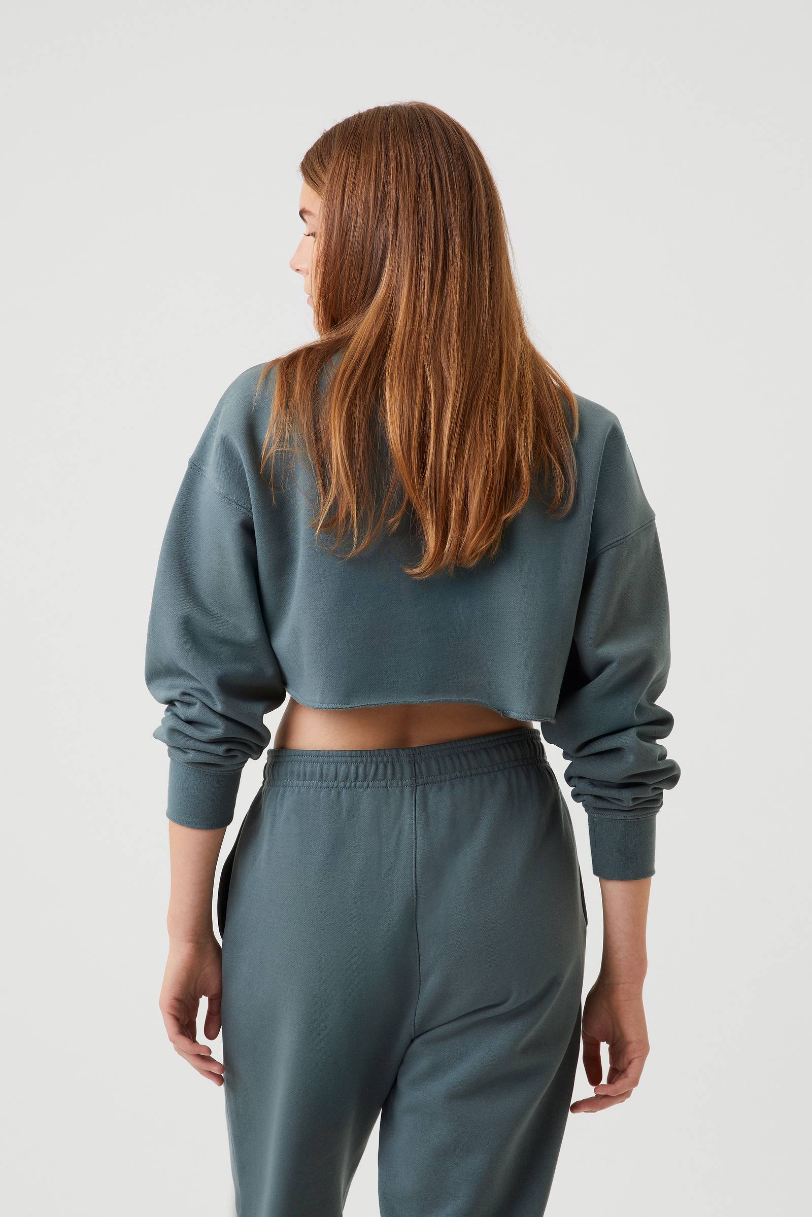 Studio Oversized Cropped Crew image 3