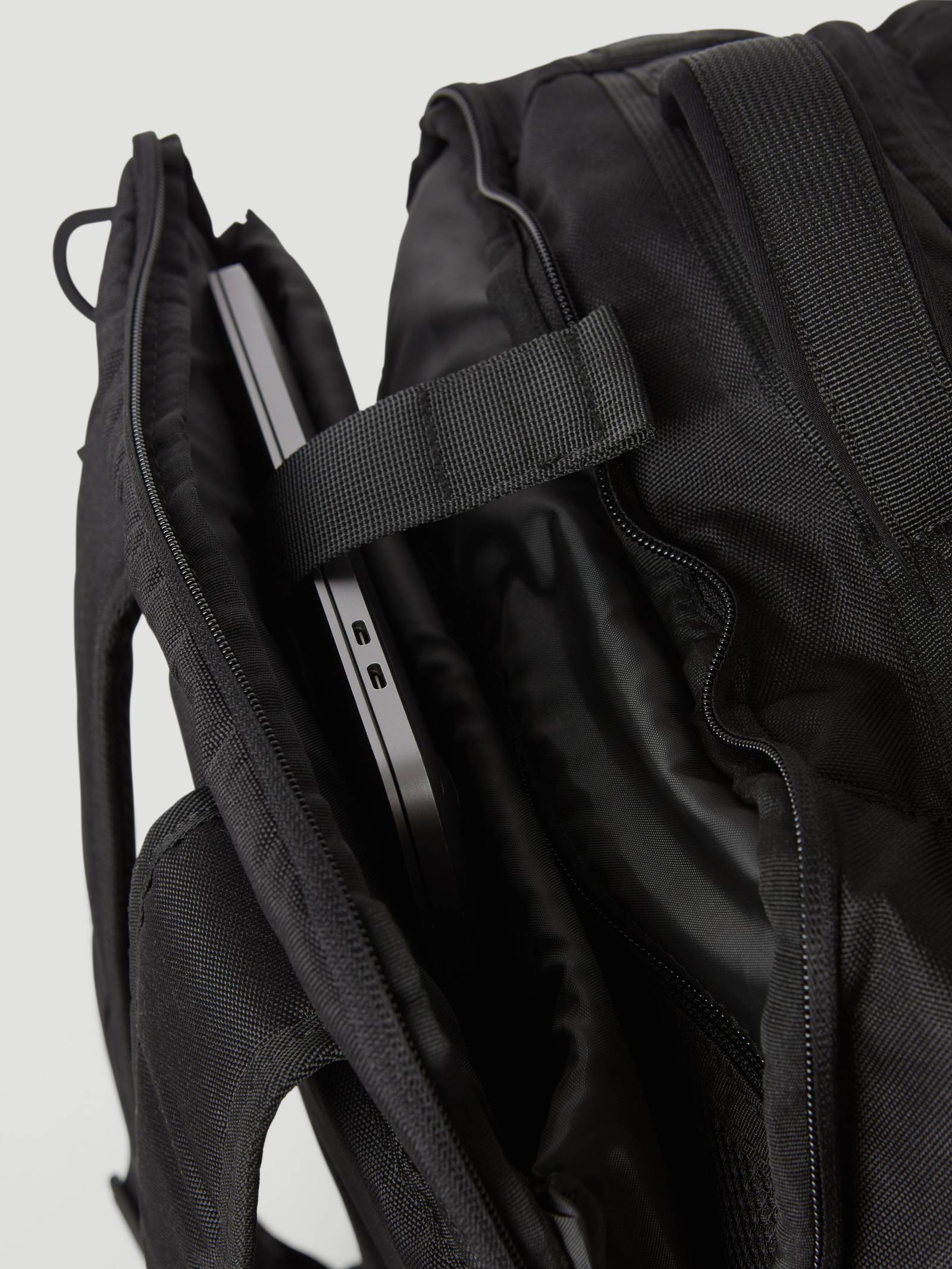 Borg Travel Backpack L - 35L image 7