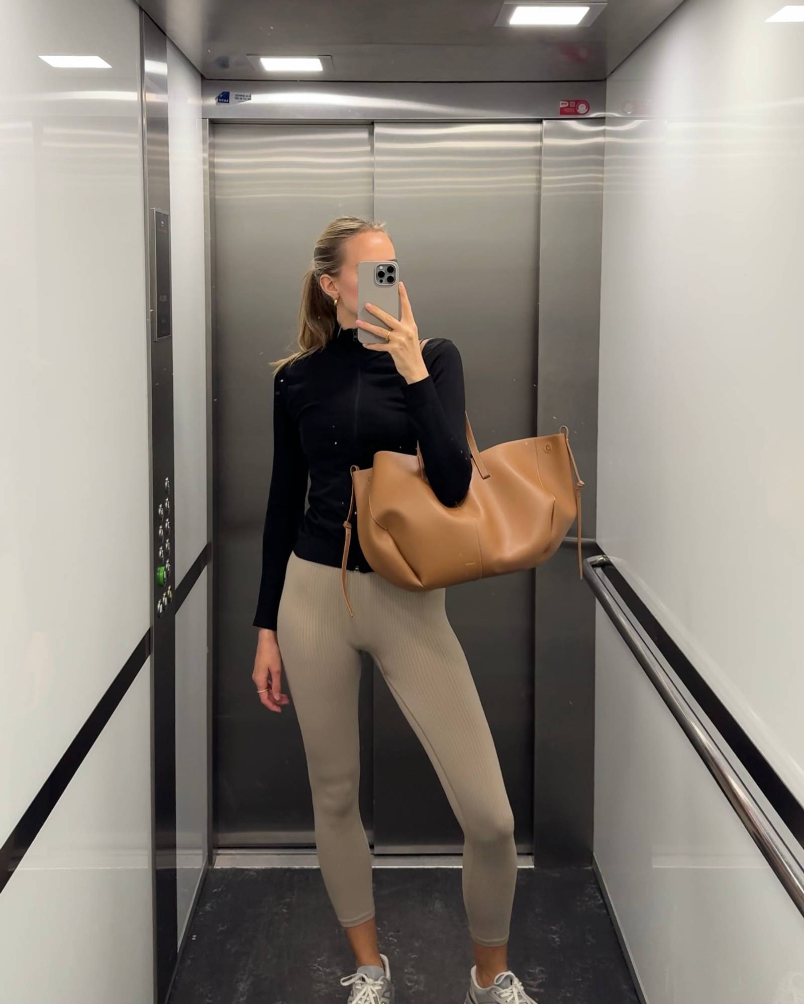 Borg Running Seamless Cover-Up image 6