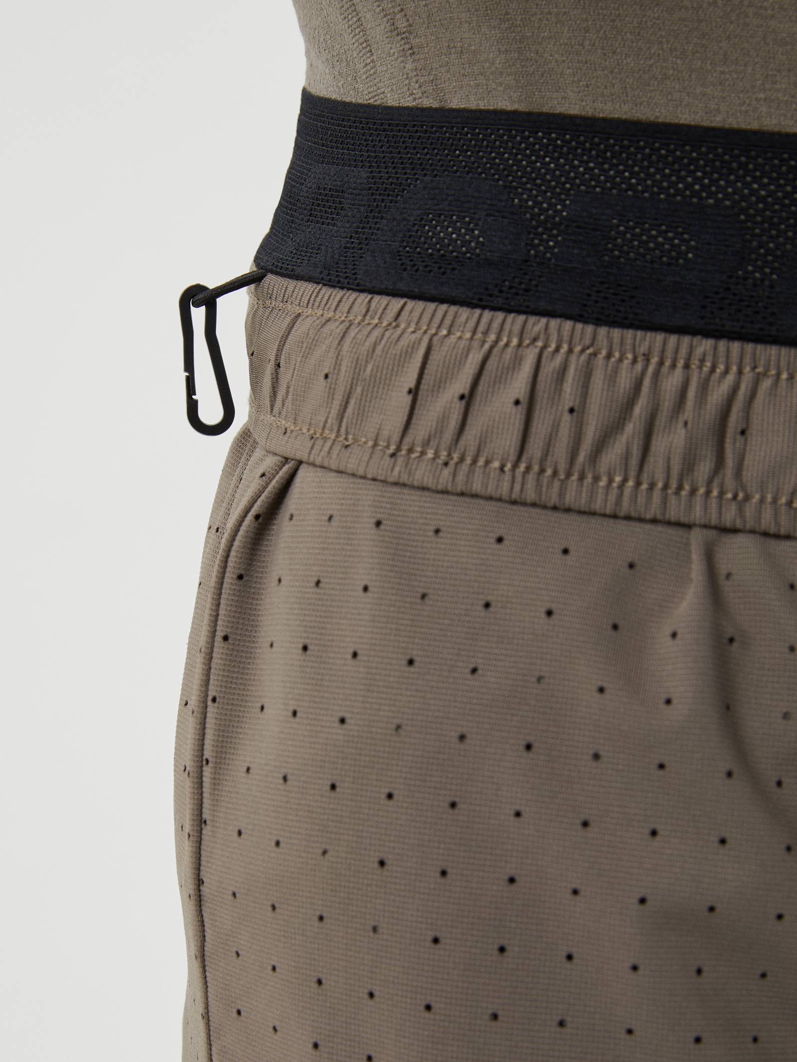 Borg Running Perforated 5' Shorts image 6