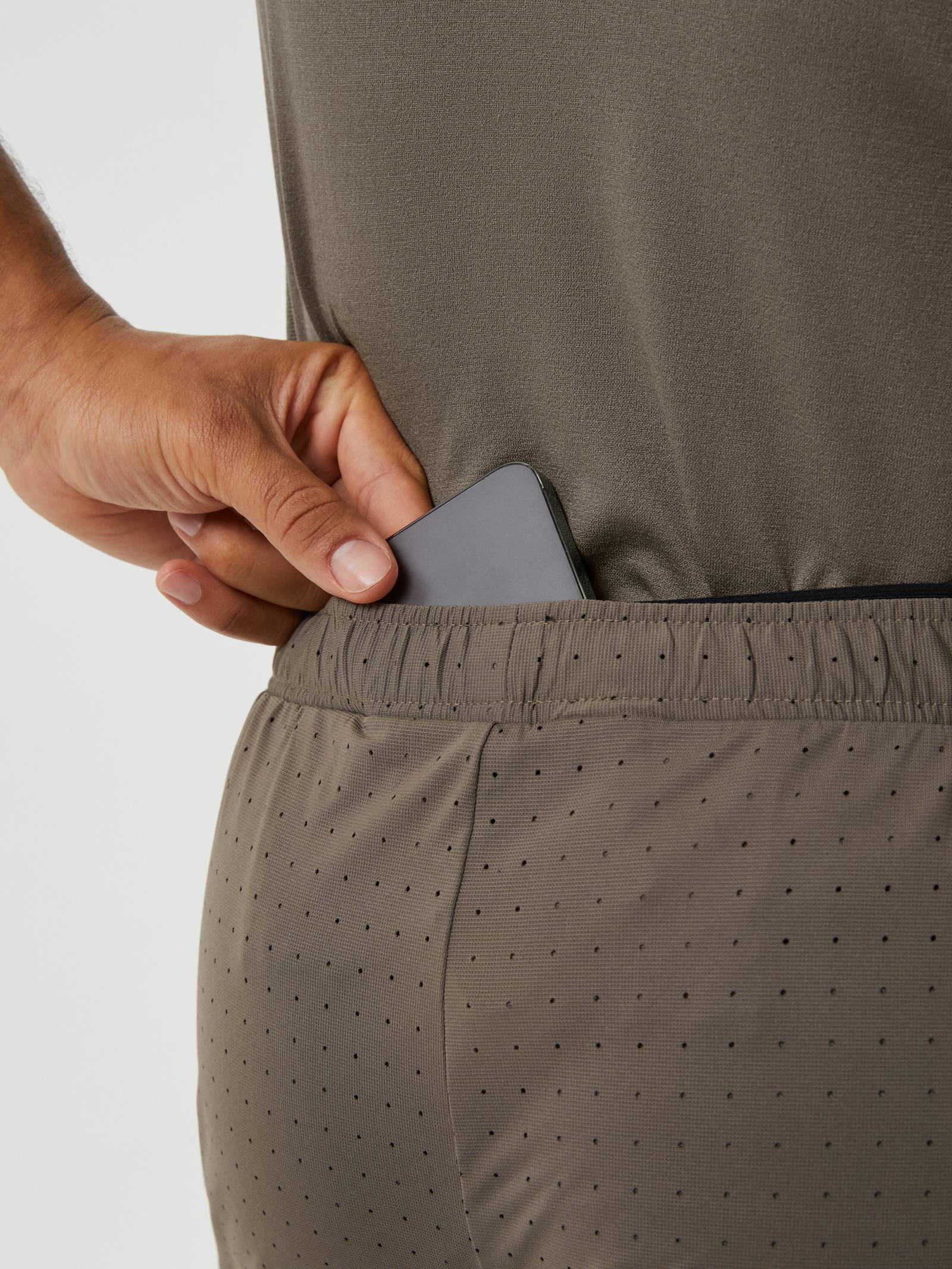 Borg Running Perforated 5' Shorts image 7