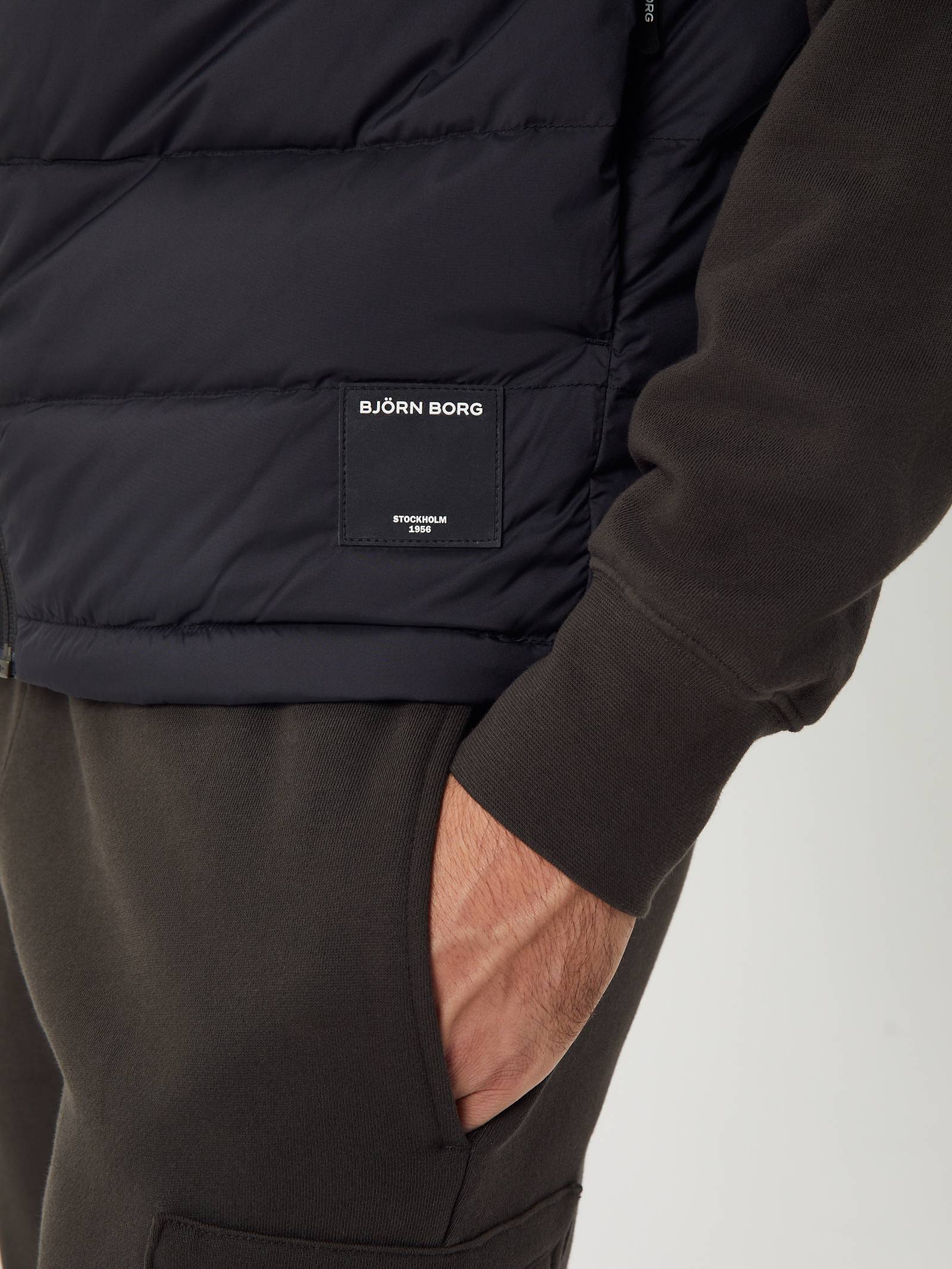 Centre Down Vest image 7