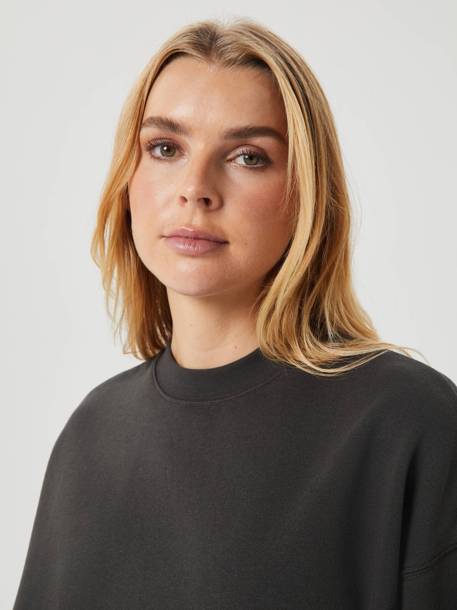 Studio Oversized Crew image 6