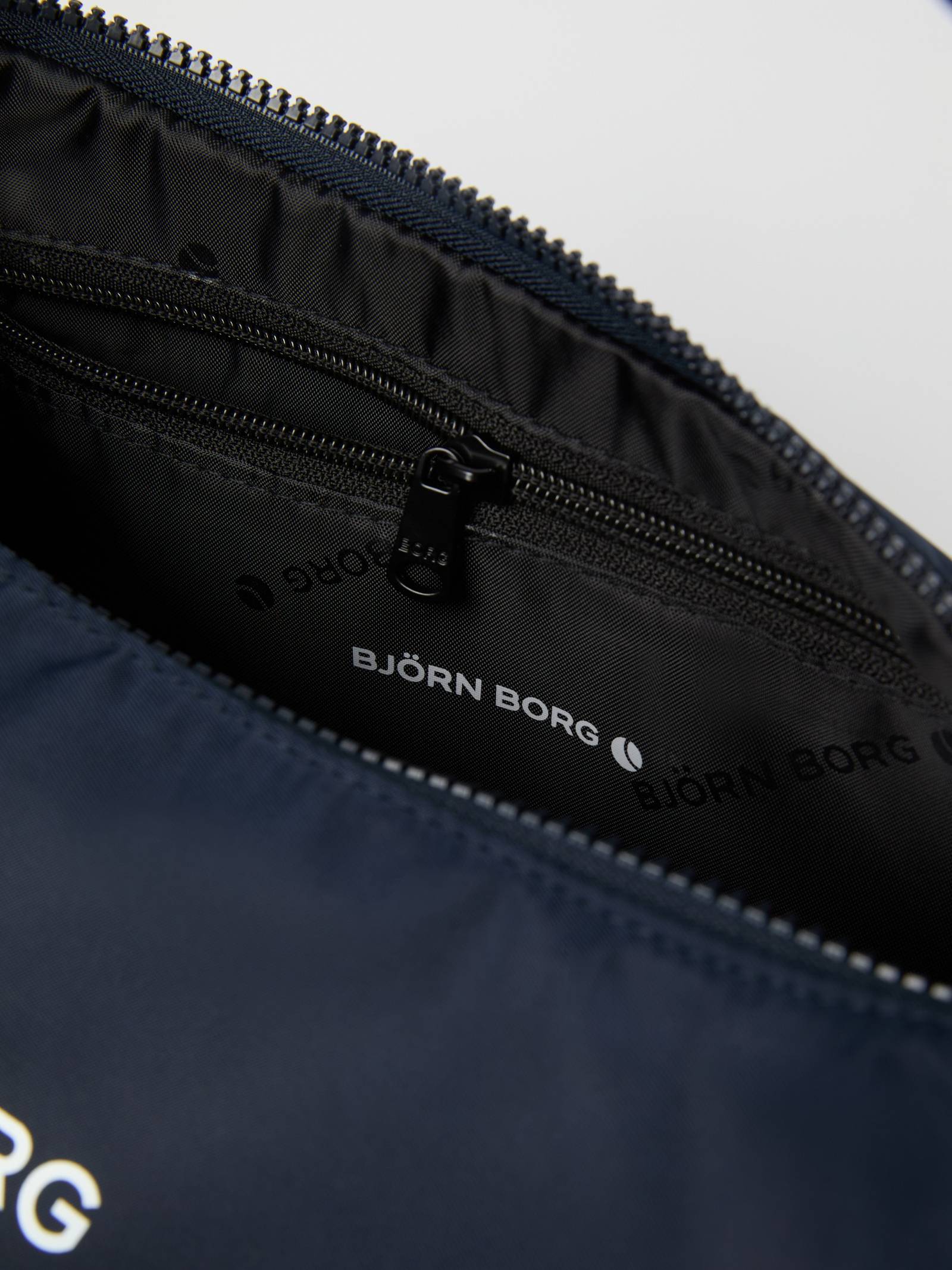 Borg Active Shoulder Bag image 4