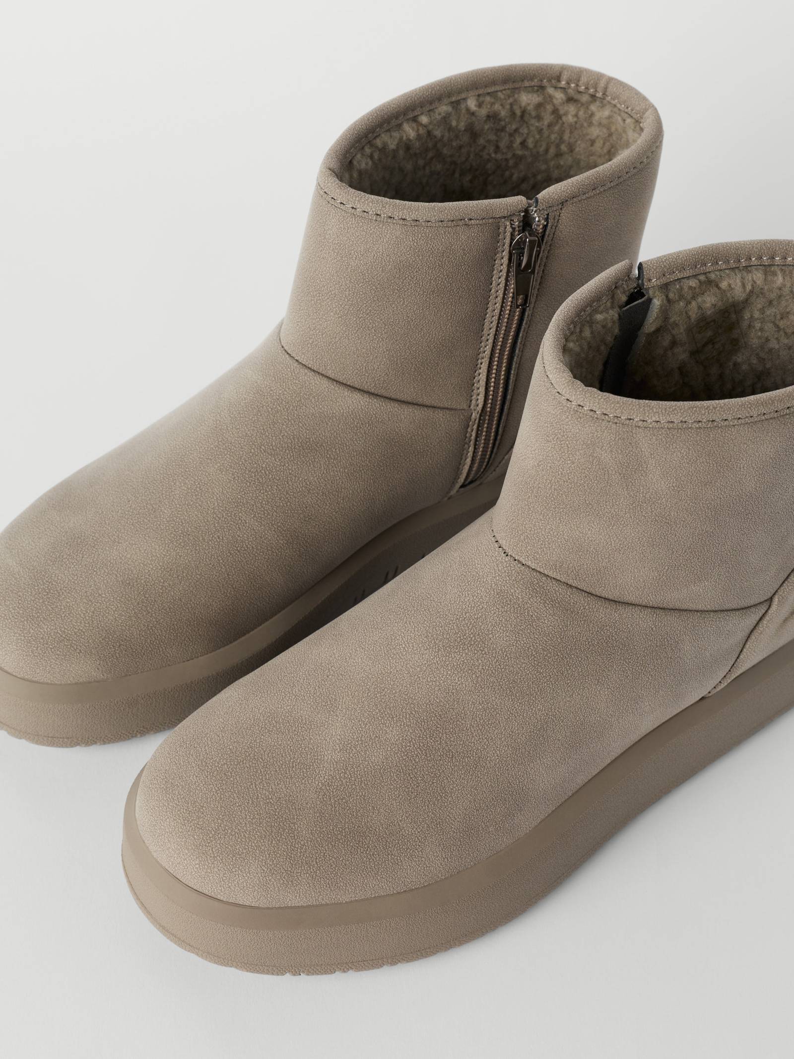 Women's Wooly Boots image 4