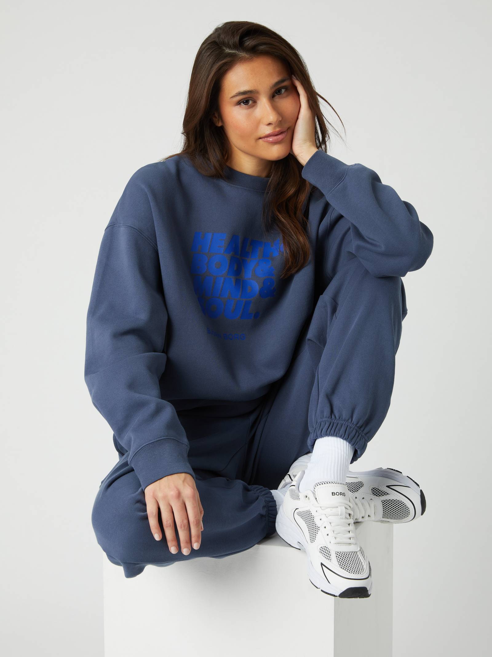 Studio Oversized Crew image 7