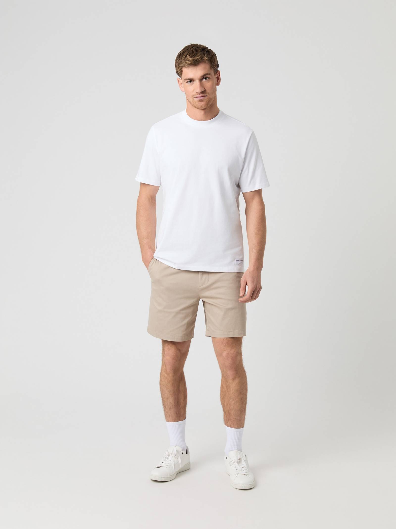 Centre Chinos Shorts image 3