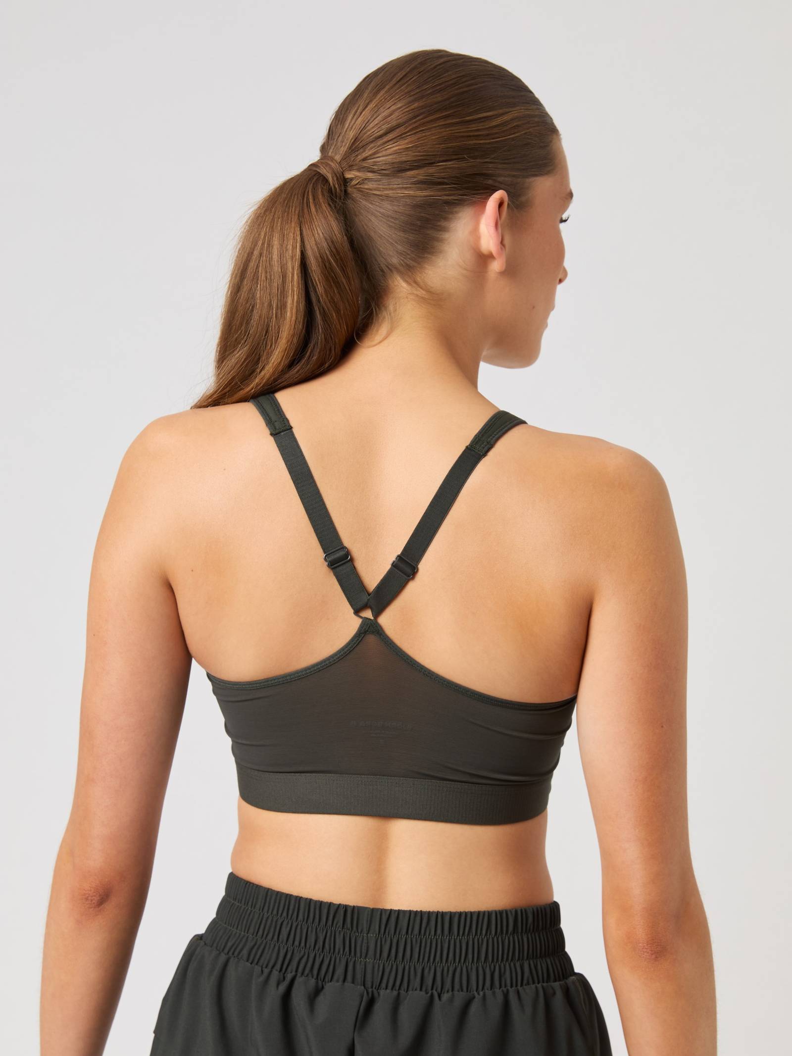 Borg Mid V Support Sports Bra image 4