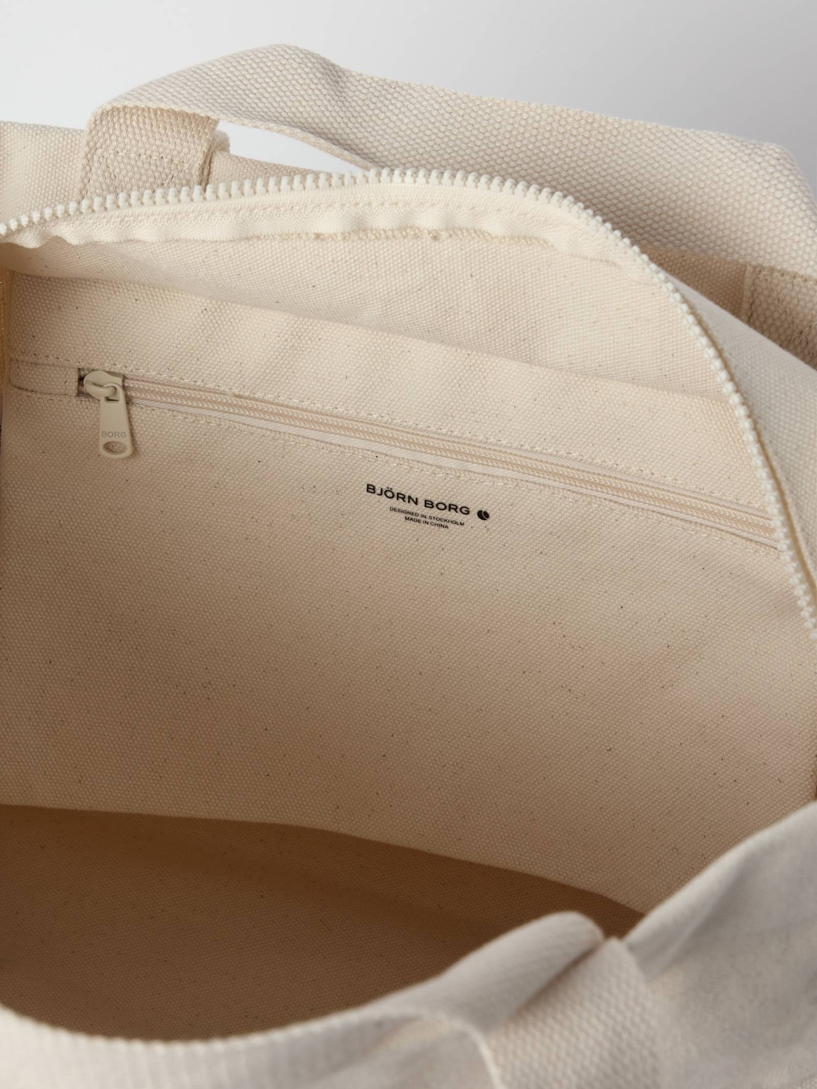 Studio Canvas Tote 28L image 2