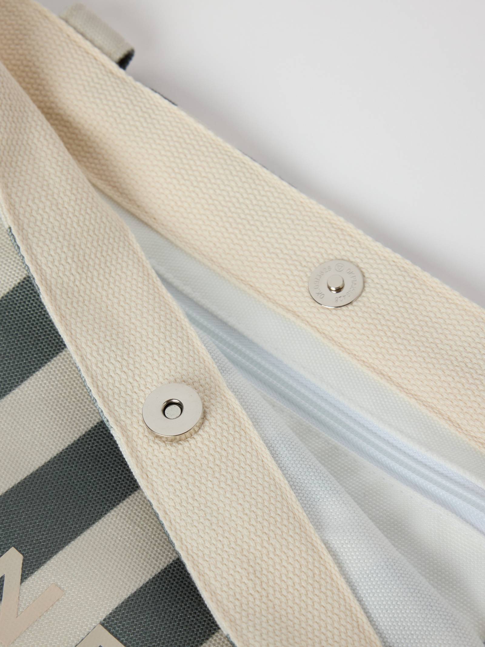 Borg Beach Tote M - 27L image 4