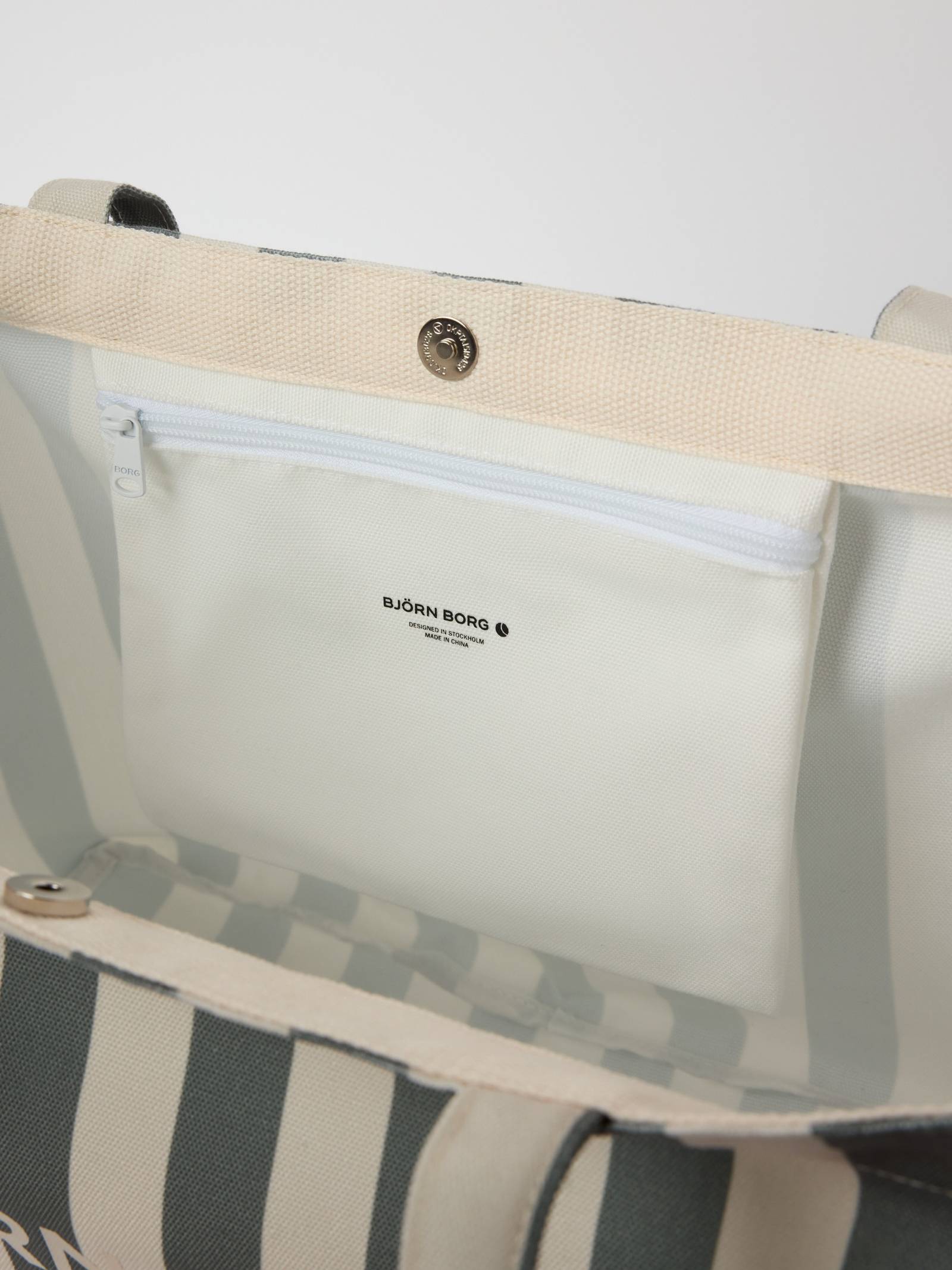 Borg Beach Tote M - 27L image 3