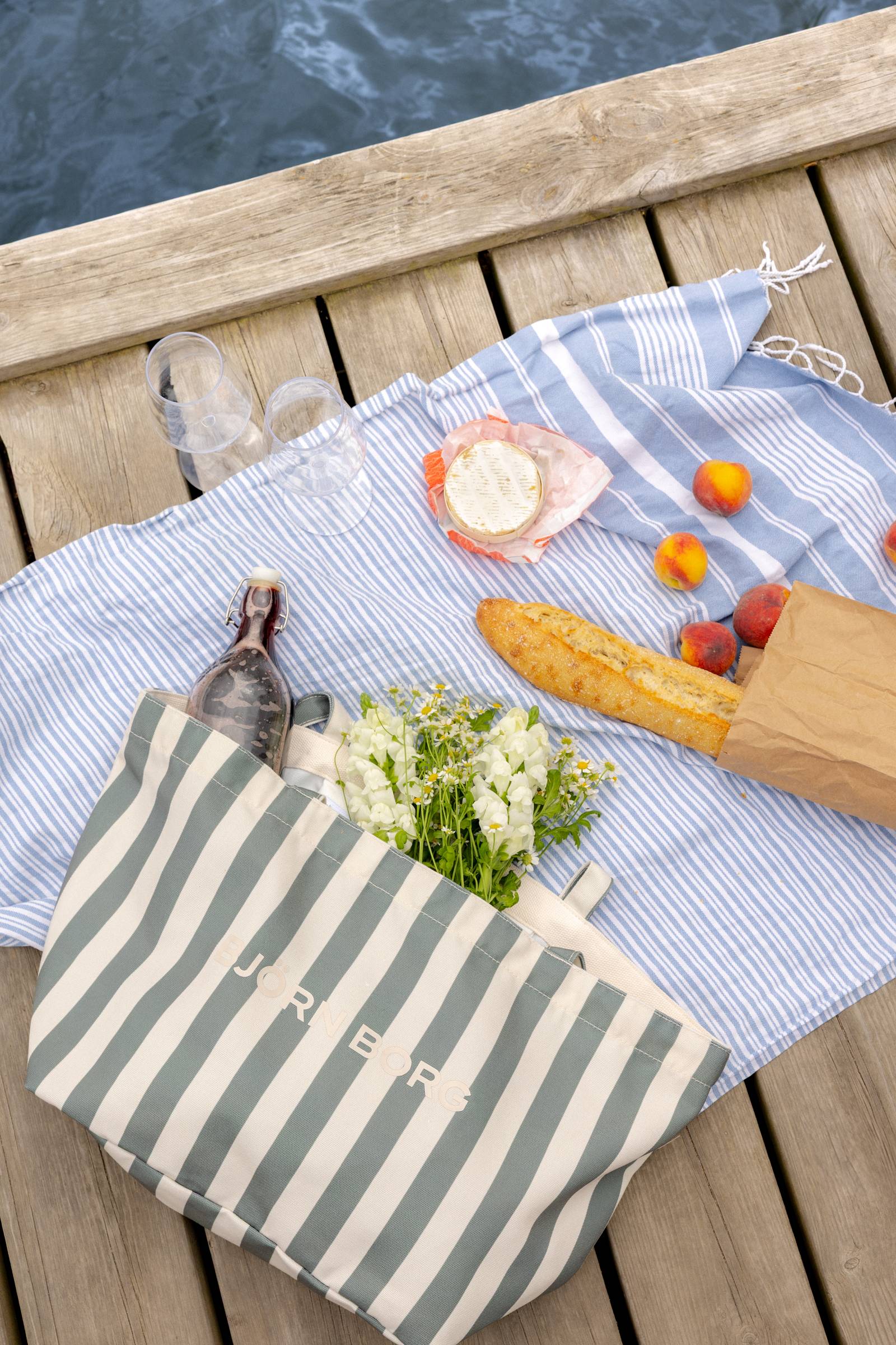 Borg Beach Tote M - 27L image 1