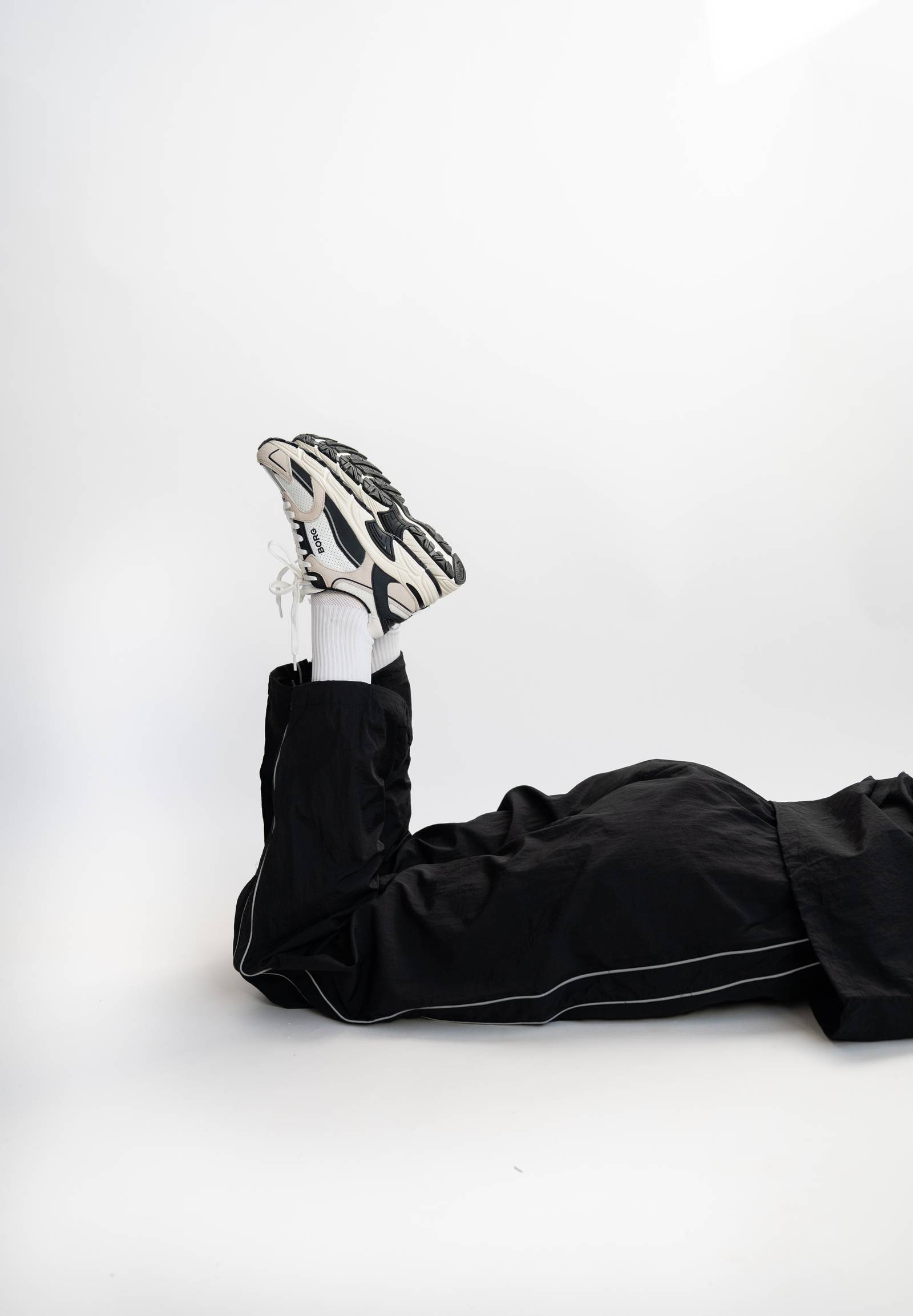 Womens Sneakers R3400 image 1