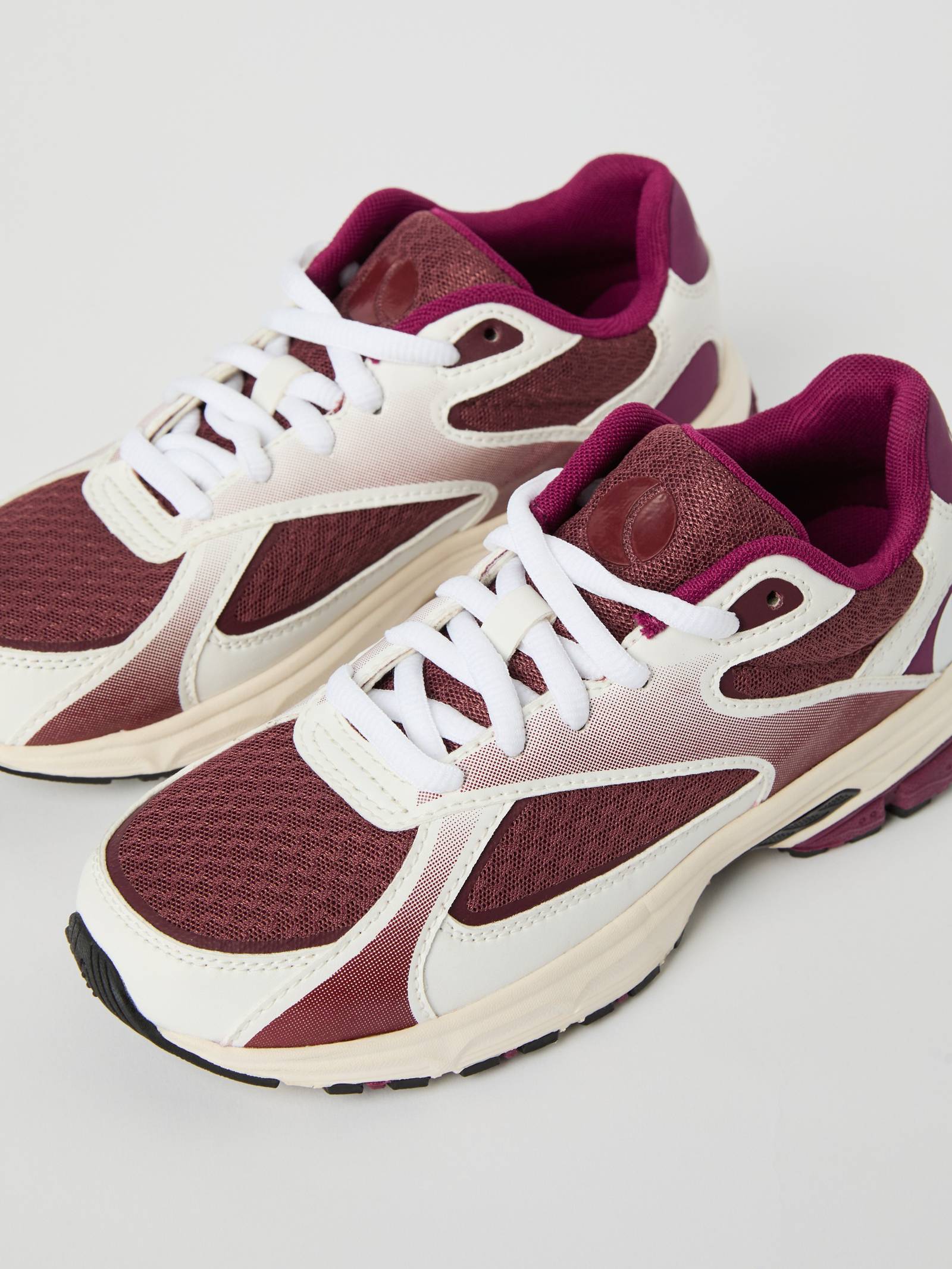 Women's Nova Sneakers image 3