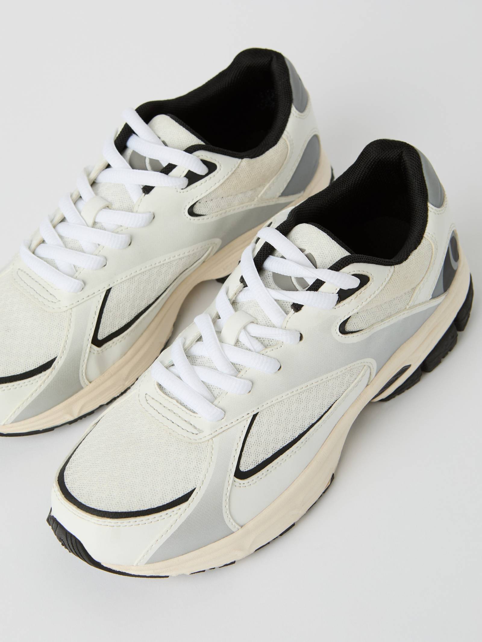 Women's Nova Sneakers image 3