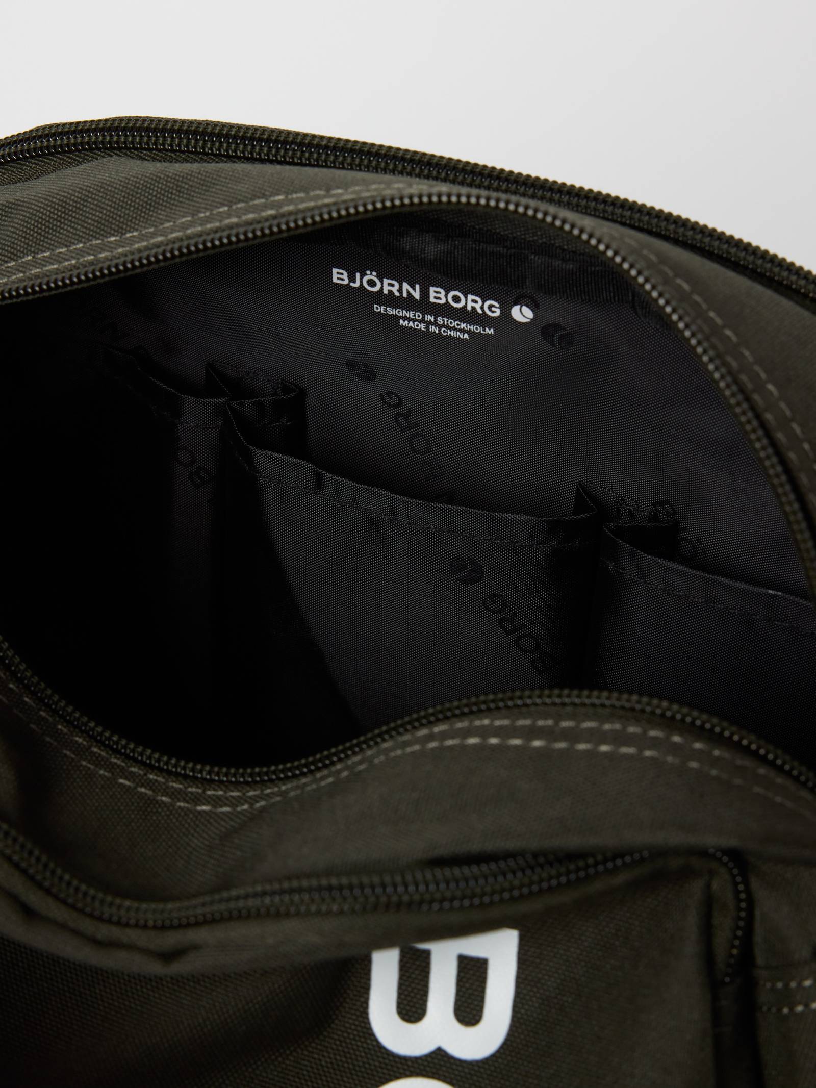 Core Wash Bag Standing image 4