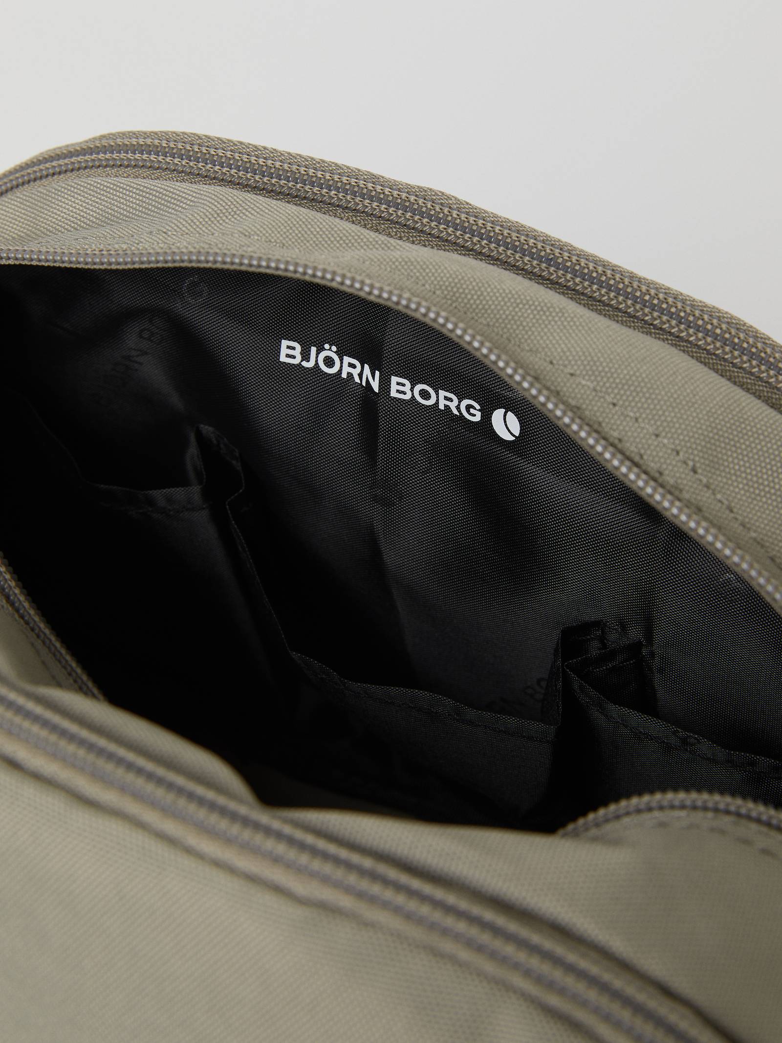 Core Toilet Case Standing image 3