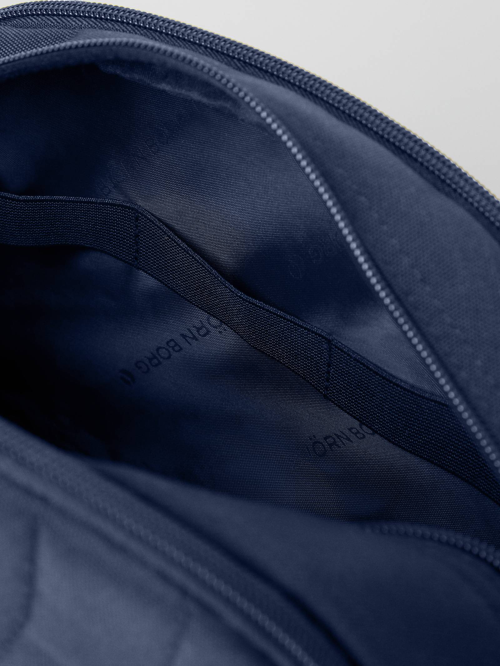 Core Toilet Case Standing image 4