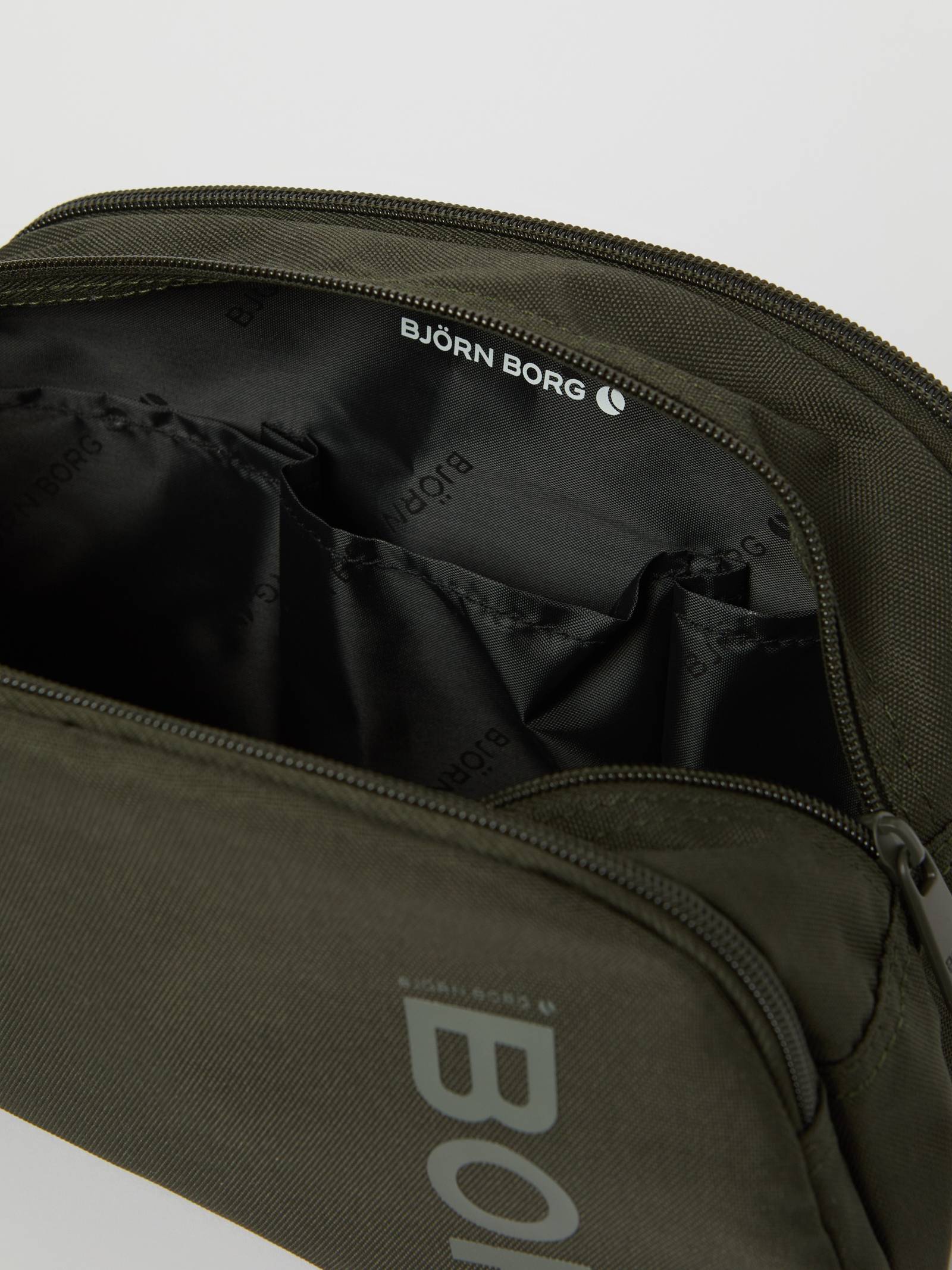 Core Toilet Case Standing image 4