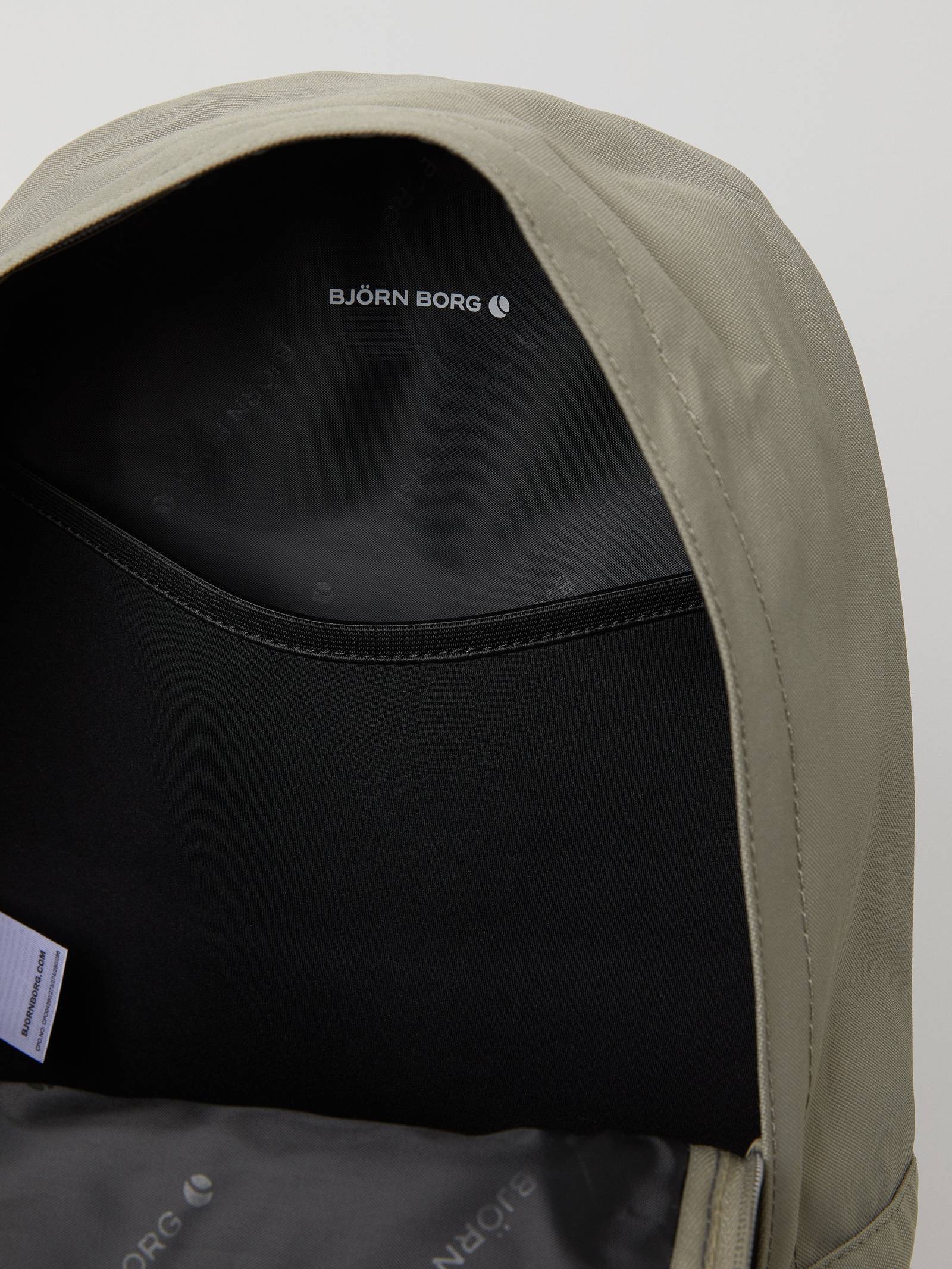 Core Street Backpack 26L image 4