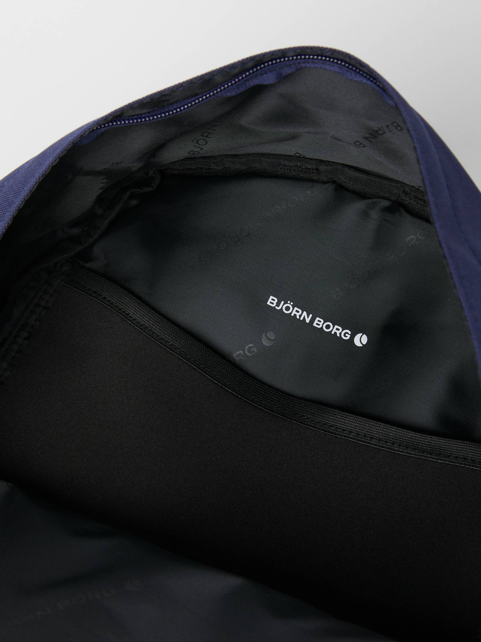 Core Street Backpack 26L image 4