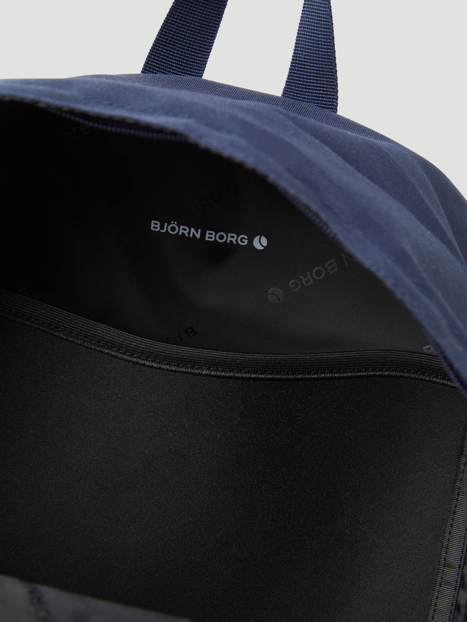 Core Street Backpack 26L image 5